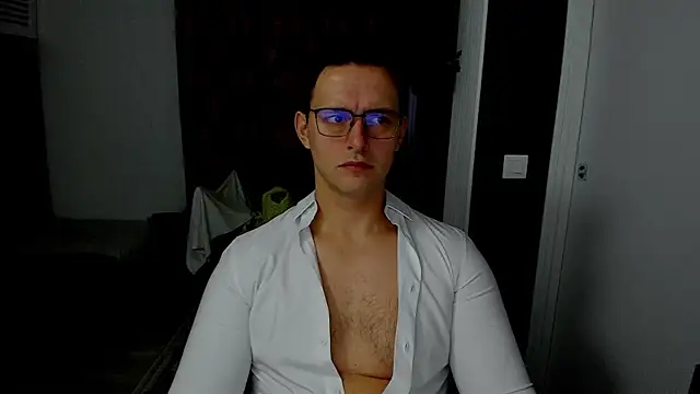 Snapshot of sexxymuscles4u chatting on 12.04.25 sexxymuscles4u online show from 12.04.25