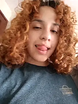 Snapshot of EmmaMelissa0521 chatting on 10.05.25 EmmaMelissa0521 online show from 10.05.25