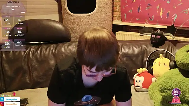 Snapshot of GamerGirl_Eve chatting on 10.11.25 GamerGirl Eve online show from 10.11.25