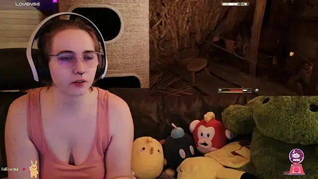 Snapshot of GamerGirl_Eve chatting on 11.08.25 GamerGirl Eve online show from 11.08.25