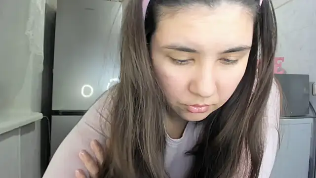 MiaMarrone online show from 12.22.25