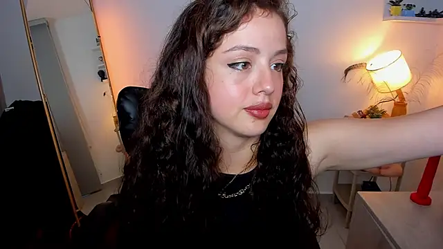 Cassandra Caiin online show from 10.19.25