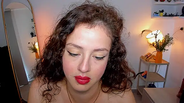 Cassandra Caiin online show from 11.04.25