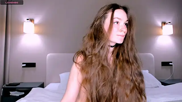 Snapshot of BondGirll chatting on 03.07.25 BondGirll online show from 03.07.25