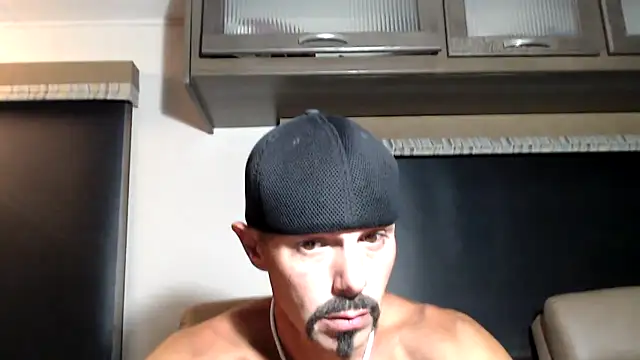 Snapshot of ThickD2C chatting on 04.25.26 ThickD2C online show from 04.25.26