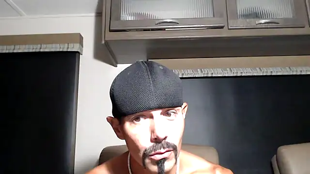 Snapshot of ThickD2C chatting on 05.01.26 ThickD2C online show from 05.01.26