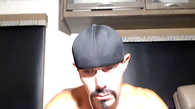 Snapshot of ThickD2C chatting on 05.17.26 ThickD2C online show from 05.17.26