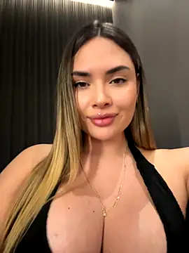 Snapshot of AnaCarrera chatting on 11.09.25 AnaCarrera online show from 11.09.25