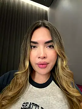 Snapshot of AnaCarrera chatting on 11.23.25 AnaCarrera online show from 11.23.25