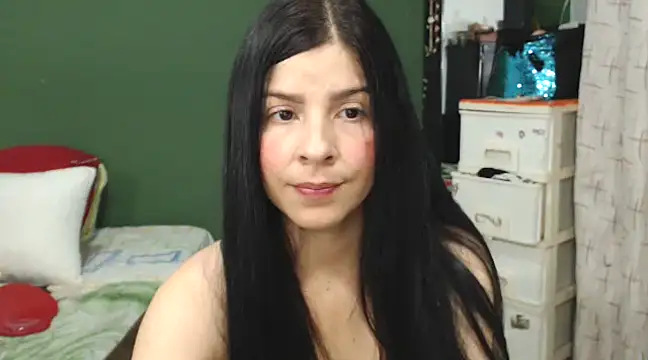 Snapshot of Estefani_32 chatting on 01.18.25 Estefani 32 online show from 01.18.25