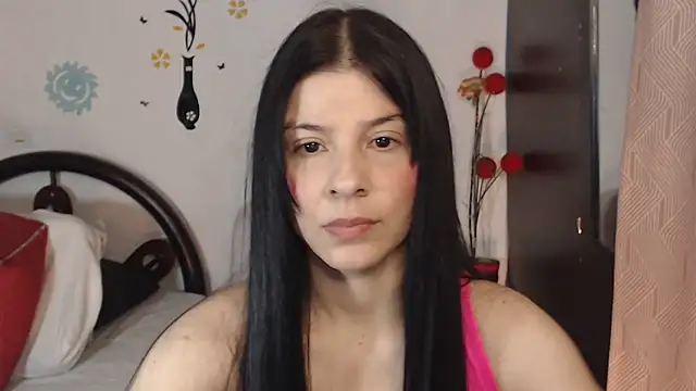 Snapshot of Estefani_32 chatting on 10.05.25 Estefani 32 online show from 10.05.25