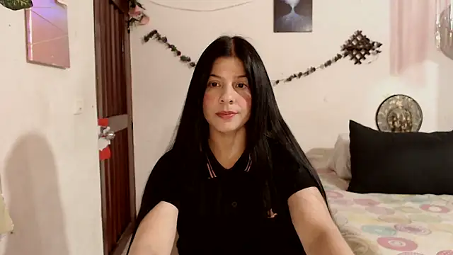 Estefani 32 online show from 12.21.25