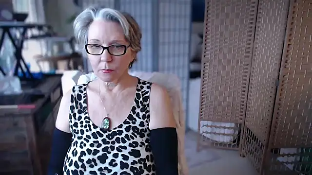 Snapshot of petradaniels chatting on 02.20.26 petradaniels online show from 02.20.26