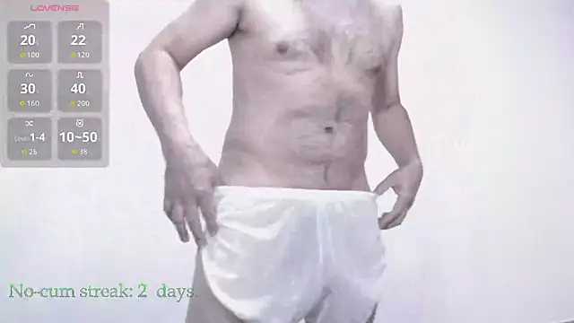 Snapshot of hxmisterh chatting on 10.29.25 hxmisterh online show from 10.29.25