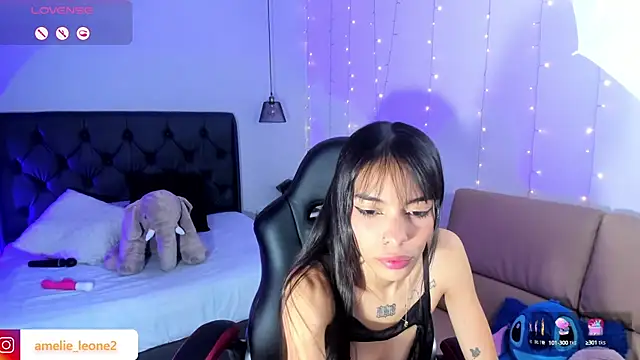 Snapshot of AMELIELEONE chatting on 02.26.25 AMELIELEONE online show from 02.26.25