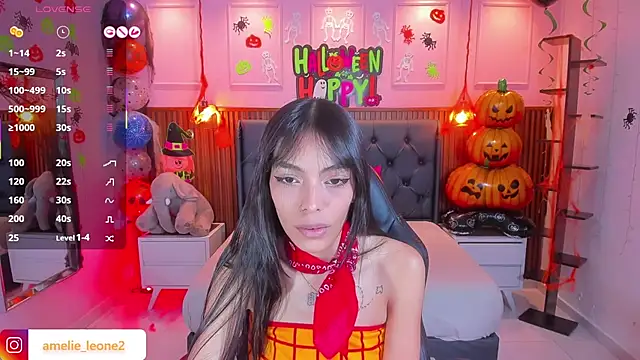 Snapshot of AMELIELEONE chatting on 10.22.25 AMELIELEONE online show from 10.22.25