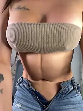 Snapshot of Emmily_19 chatting on 03.17.25 Emmily 19 online show from 03.17.25