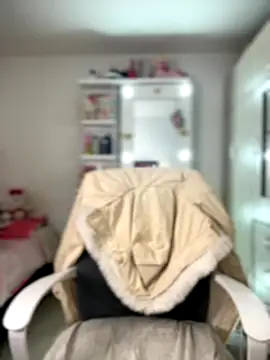 Snapshot of Emmily_19 chatting on 09.19.25 Emmily 19 online show from 09.19.25