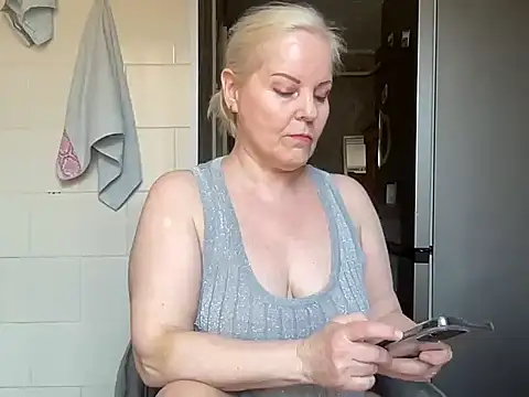Snapshot of milaja chatting on 04.18.26 milaja online show from 04.18.26