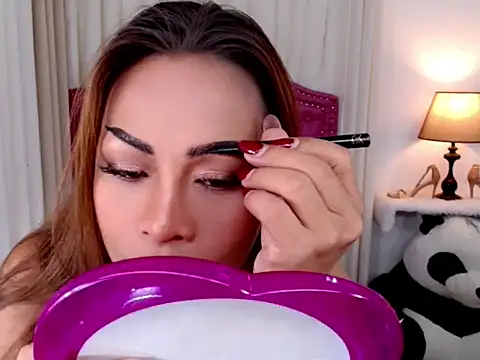 Snapshot of DreamLADYBOY chatting on 11.23.25 DreamLADYBOY online show from 11.23.25