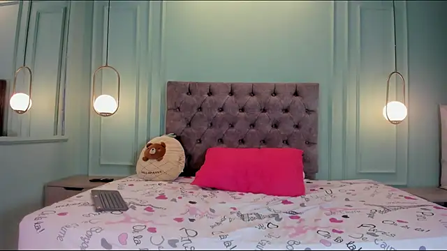 Snapshot of kathe_hot chatting on 12.17.24 kathe hot online show from 12.17.24