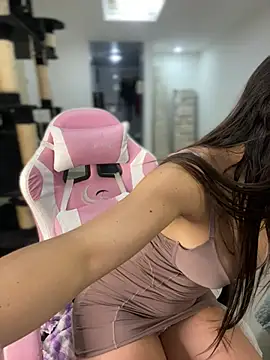 Snapshot of MiaJones21 chatting on 02.05.25 MiaJones21 online show from 02.05.25