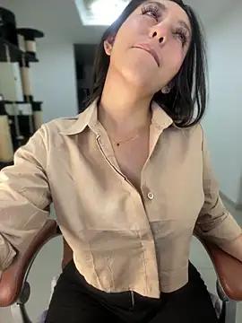 Snapshot of MiaJones21 chatting on 03.04.25 MiaJones21 online show from 03.04.25