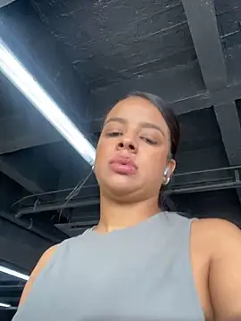 Snapshot of trianawhite chatting on 02.21.25 trianawhite online show from 02.21.25