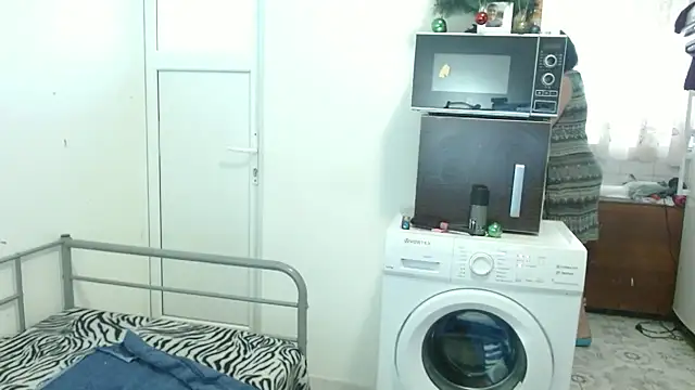 Snapshot of RidemerafSuzana chatting on 02.25.25 RidemerafSuzana online show from 02.25.25