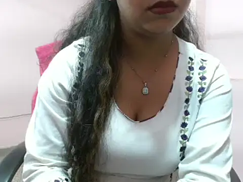 Snapshot of LovingPihu chatting on 03.04.25 LovingPihu online show from 03.04.25