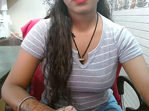 Snapshot of LovingPihu chatting on 10.21.25 LovingPihu online show from 10.21.25