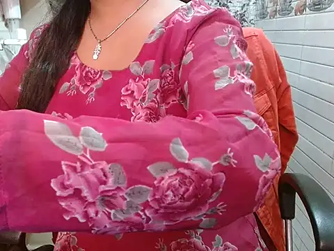 LovingPihu online show from 02.12.26