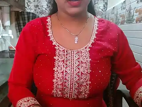 LovingPihu online show from 03.08.26