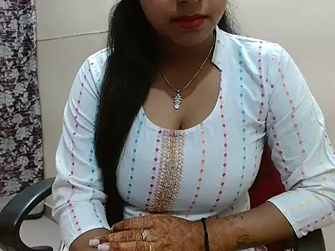 LovingPihu online show from 04.14.26