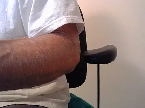 Snapshot of TrevorSteele chatting on 12.15.25 TrevorSteele online show from 12.15.25