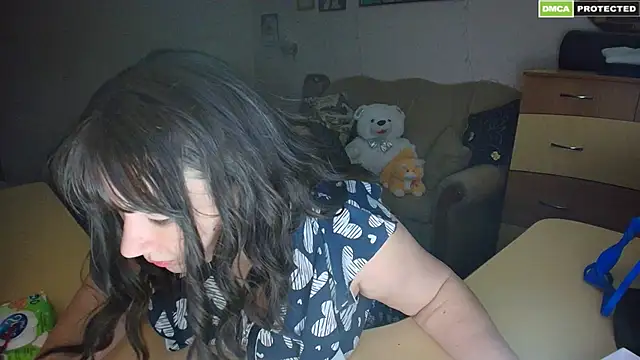 Lucretia Goldi  online show from 01.21.25