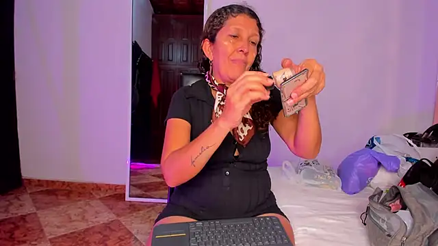 Keyla Milf online show from 12.04.25