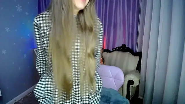 Snapshot of queen_a_n_i chatting on 12.31.24 queen a n i online show from 12.31.24