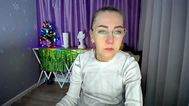 Snapshot of queen_a_n_i chatting on 01.11.25 queen a n i online show from 01.11.25