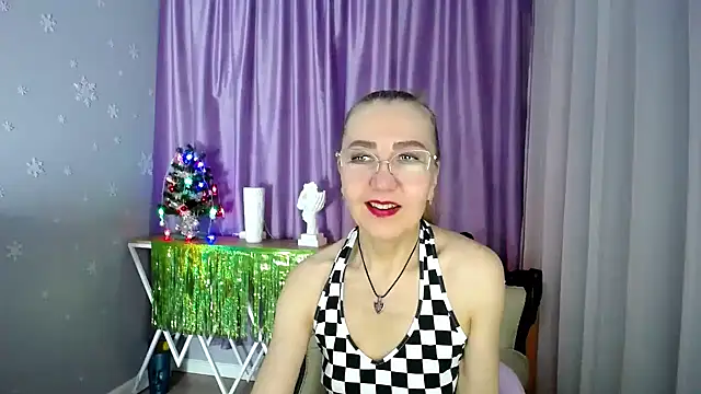Snapshot of queen_a_n_i chatting on 01.11.25 queen a n i online show from 01.11.25
