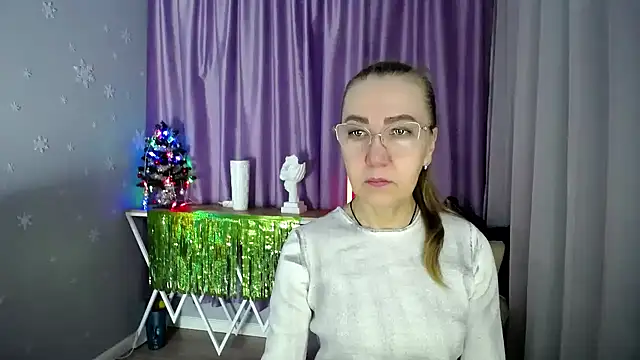 Snapshot of queen_a_n_i chatting on 01.14.25 queen a n i online show from 01.14.25