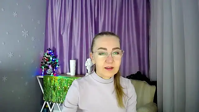 Snapshot of queen_a_n_i chatting on 01.15.25 queen a n i online show from 01.15.25