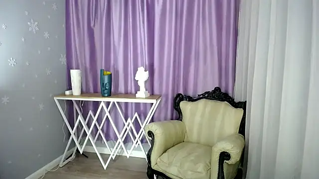 Snapshot of queen_a_n_i chatting on 01.26.25 queen a n i online show from 01.26.25