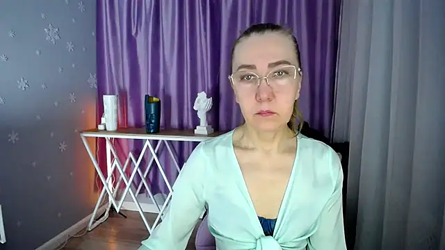 Snapshot of queen_a_n_i chatting on 01.29.25 queen a n i online show from 01.29.25