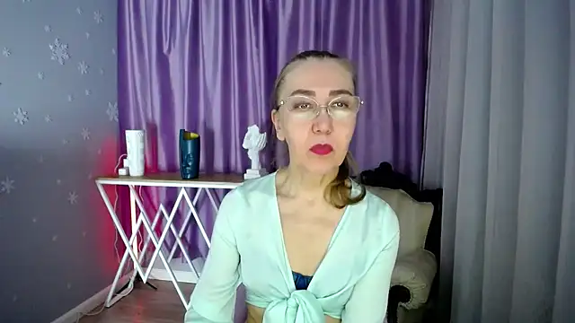 Snapshot of queen_a_n_i chatting on 01.29.25 queen a n i online show from 01.29.25