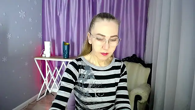 Snapshot of queen_a_n_i chatting on 01.30.25 queen a n i online show from 01.30.25