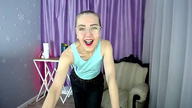 Snapshot of queen_a_n_i chatting on 01.31.25 queen a n i online show from 01.31.25