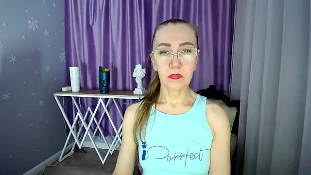 Snapshot of queen_a_n_i chatting on 02.01.25 queen a n i online show from 02.01.25