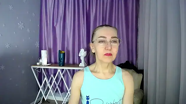 Snapshot of queen_a_n_i chatting on 02.02.25 queen a n i online show from 02.02.25