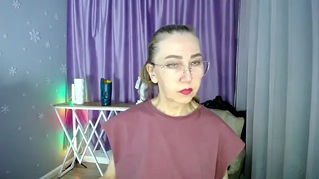 Snapshot of queen_a_n_i chatting on 02.08.25 queen a n i online show from 02.08.25